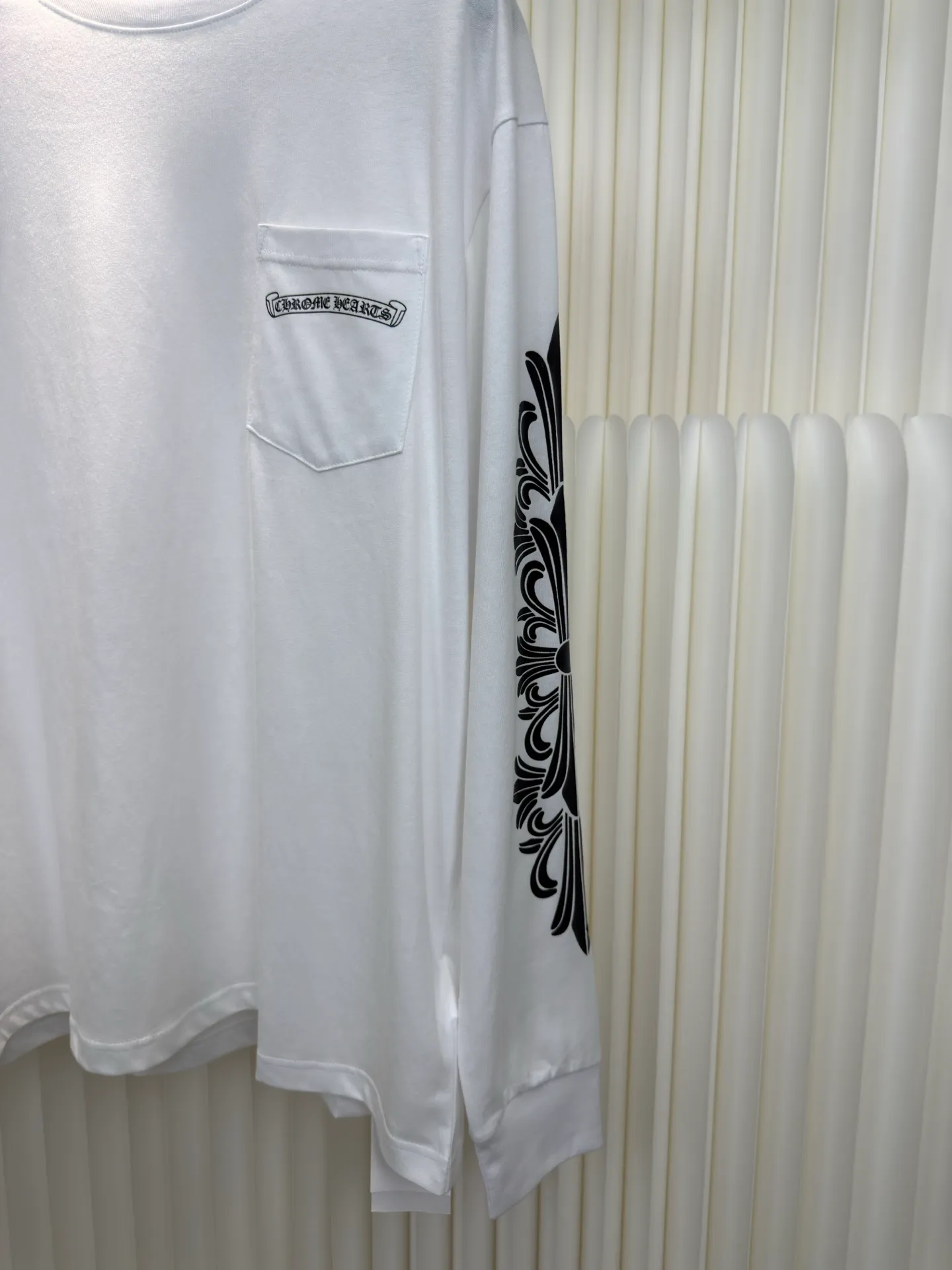 P310 Chrome Hear Aspen Graffiti Limited Long Sleeve The fabric is made of 26-woven 220g cotton material. The printing is ink printing. Customized accessories. Size S M L